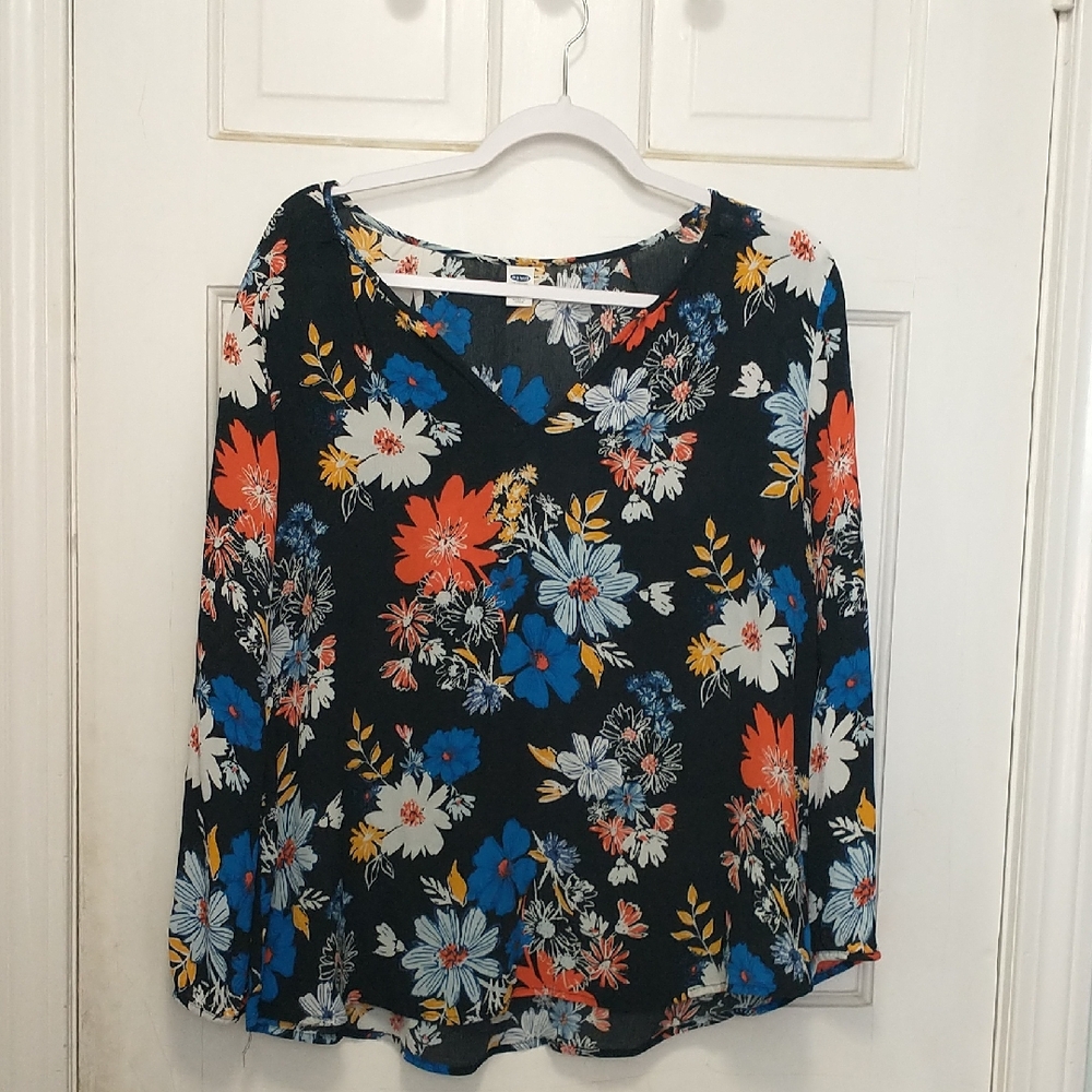 3/$12 Old Navy Black Floral V-Neck Long Sleeve Blouse